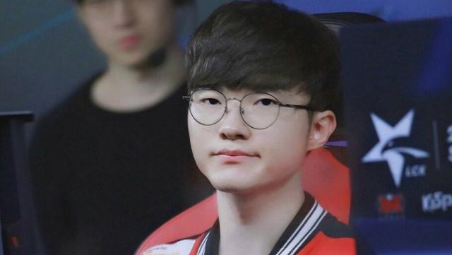 3月31日，传奇选手Faker 即将降临赛场！[打call] 从天才中单到不死魔王，出道十年，Faker选手为我们带来无数惊艳与震撼！