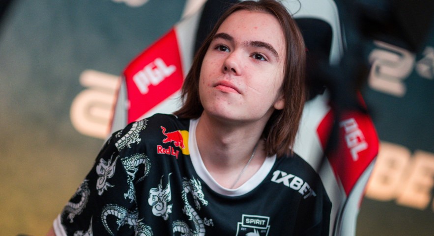 这太快了！ TheShy 击杀了 Xiaoxu 1 vs 2 Invictus Gaming 16 分 27 秒击败了 Royal Never Give Up 。